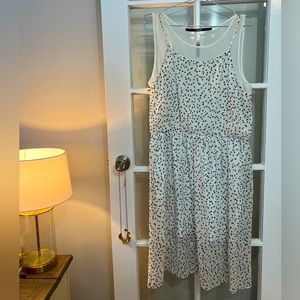 Black and White Kensie Flowy Midi Dress